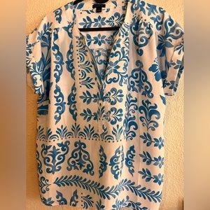 Ann Taylor short sleeve blue and whit floral blouse.